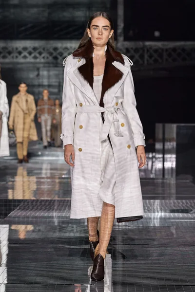 Look 10
